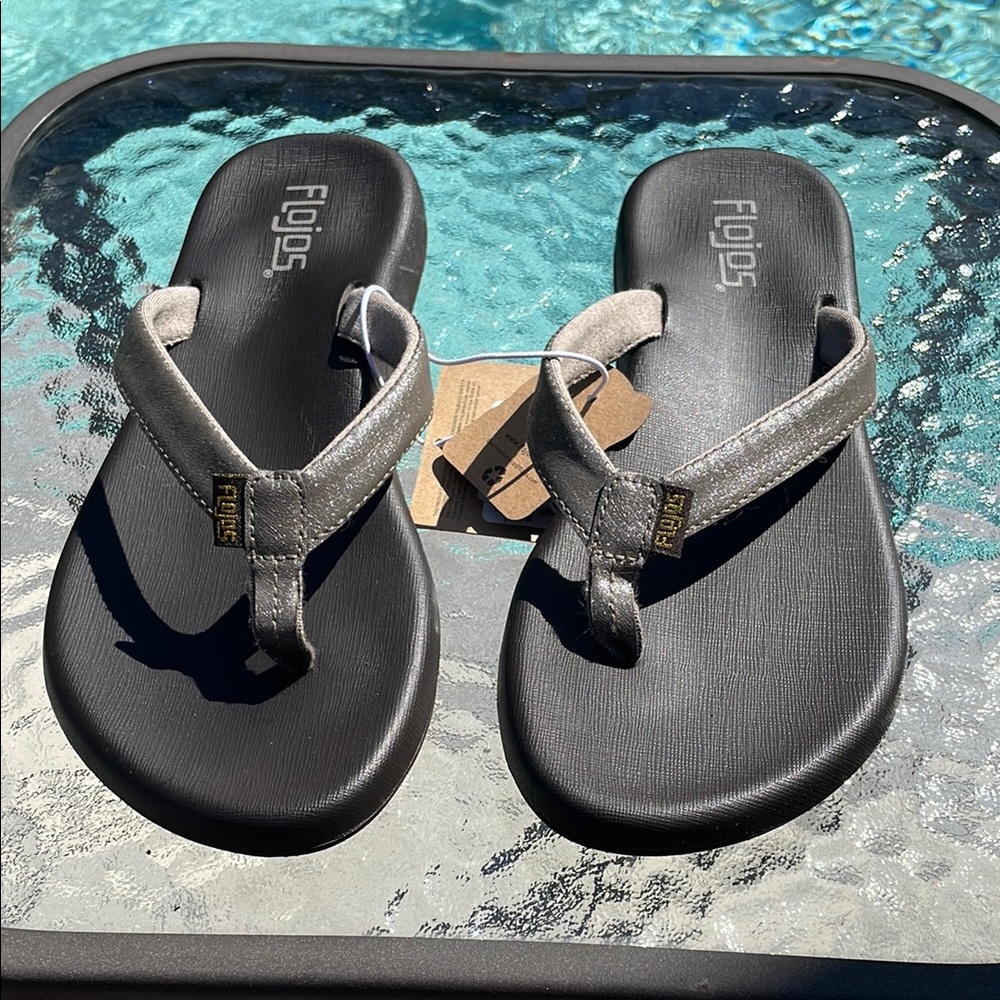 Flojos Black and Gray Flip Flops